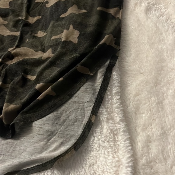 Camo Tee- Side Slits - Picture 2 of 2